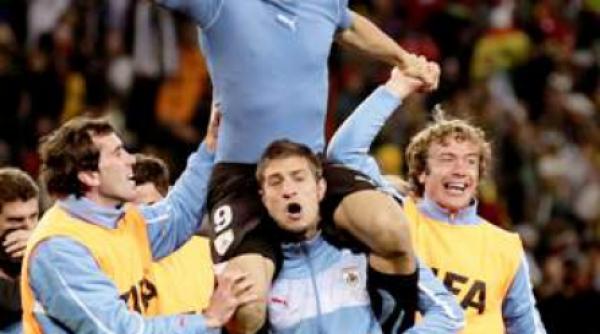 uruguay ghana 5 3 dupa 11 metri celestii merg in semifinale dupa 40 de ani