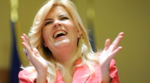 elena udrea le a dat sinistratilor din saucesti pantofi numai buni pentru bal