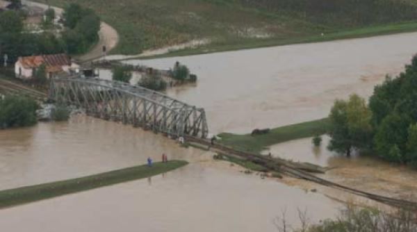 bani dusi pe apa sambetei