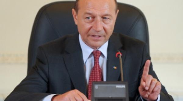 basescu a sesizat cc in legatura cu legea ani reexaminata