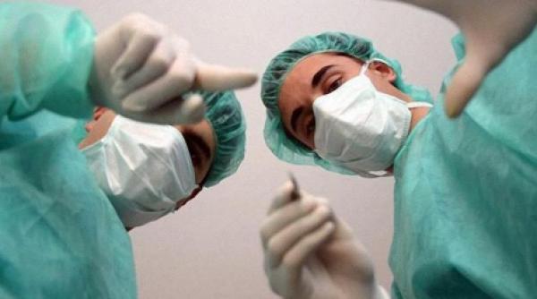 exodul cadrelor medicale continua inca 8 100 au plecat la munca in strainatate