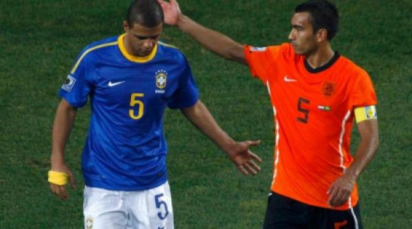 felipe melo da vina pe vuvuzele pentru autogolul din partida cu olanda