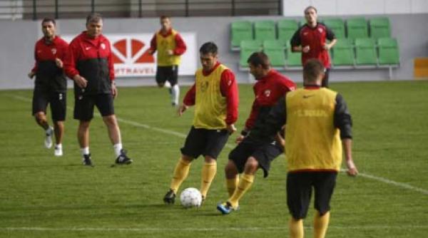 timisoara si dinamo isi afla azi adversarii