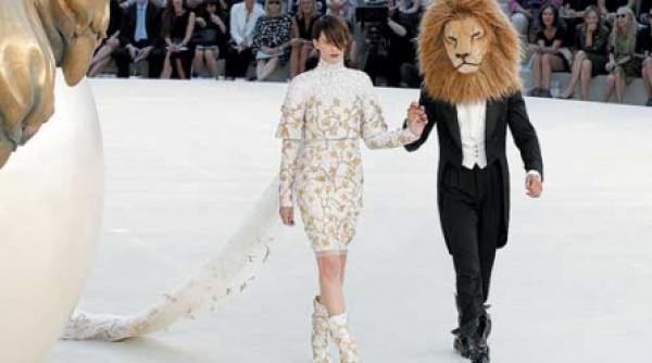 reverii la umbra teilor in floare