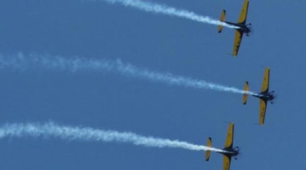 spectacol aviatic deasupra capitalei