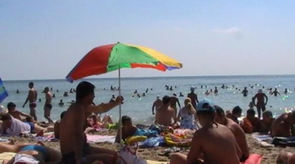 litoralul luat cu asalt turisti