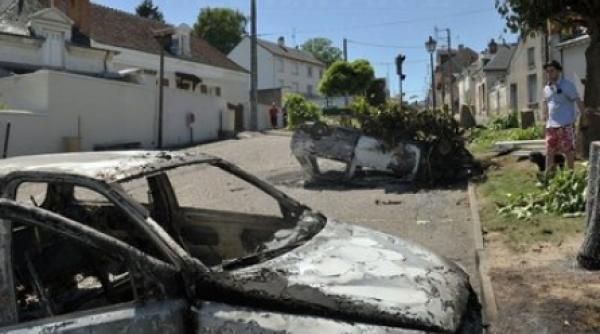 sectie de jandarmerie din franta atacata cu topoare