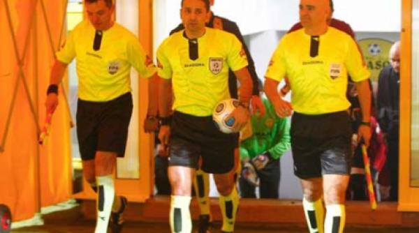 arbitrii isi iau banii cash