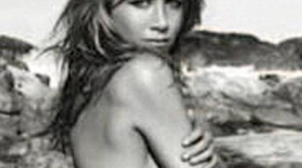 jennifer aniston topless pentru lolavie