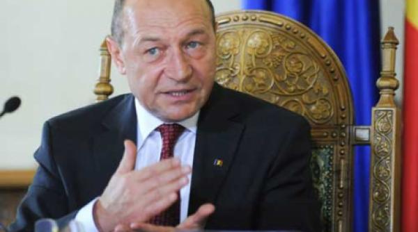biliard politic basescu loveste cu ani in parlament