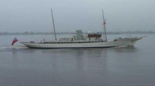 britanicii se bucura de iahtul de lux al lui carol al ii lea