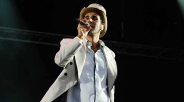 serj tankian canta armonii imperfecte