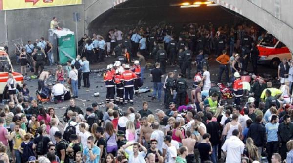 germania cel putin 19 morti si 340 de raniti la love parade