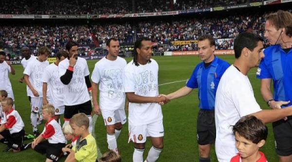 protest al insularilor la meciul de adio al lui van bronckhorst