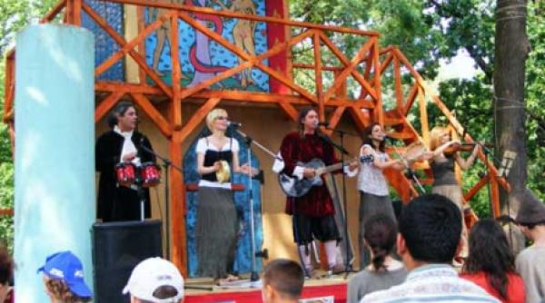 percutie si flow arts in parcul circului