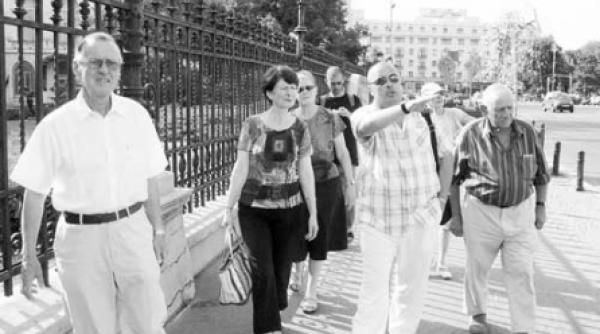 sase francezi in cautarea micului paris