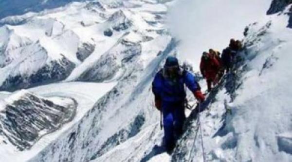 andrei carpenco primul moldovean care a reusit sa escaladeze everestul