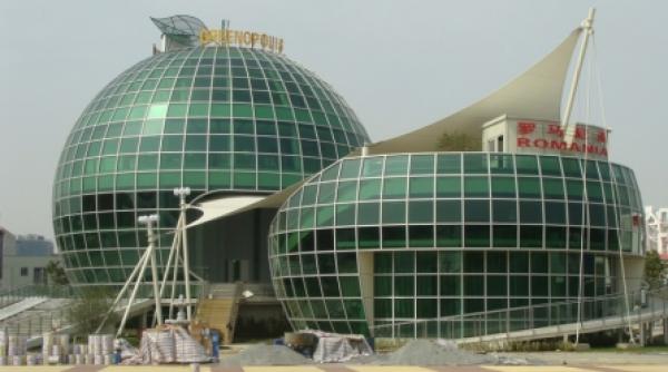 romanii atrag vizitatori la expo shanghai cu mici si spectacole