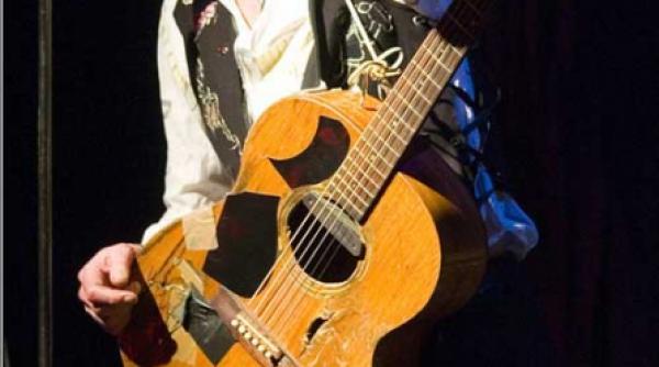 ed tudor canta in deschidere