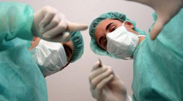 medicii romani pleaca din romania