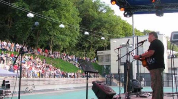 bucuria folkului a incendiat tampa