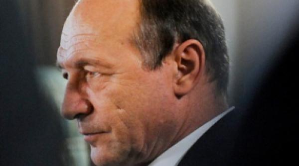 basescu tamponat cu rivanol in ureche