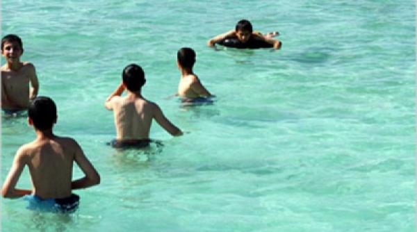 apa din piscine si stranduri poate provoca infectii digestive la ochi urechi si piele