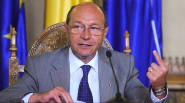 traian basescu anunta decesul guvernului boc