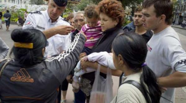 romii se joaca de a v ati ascunselea cu politistii francezi