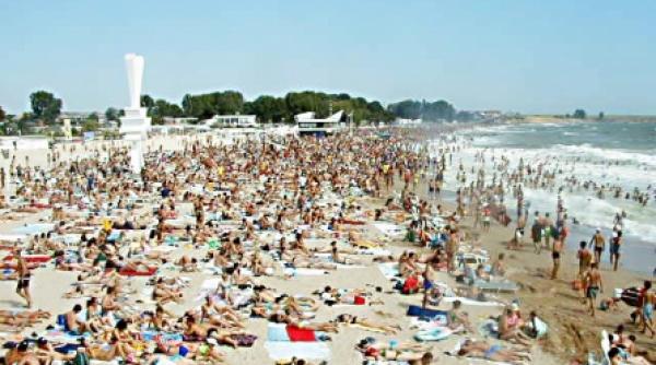 peste 192 000 de turisti cazati oficial in acest week end pe litoralul romanesc