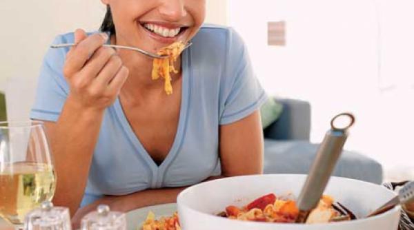 cum inviti foamea la masa