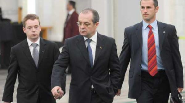 oamenii lui basescu ko in fata lui boc