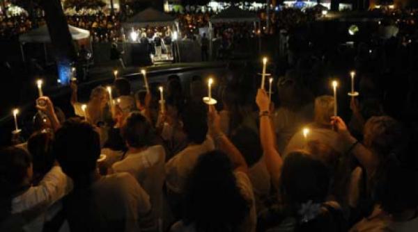 luna de miere la mormantul lui elvis presley