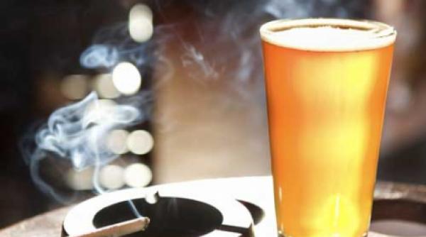 tutunul si bautura fac vocea dogita