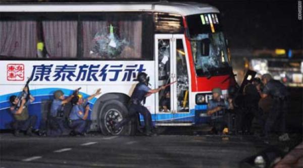 filipine un fost politist a luat 22 de ostatici la manila