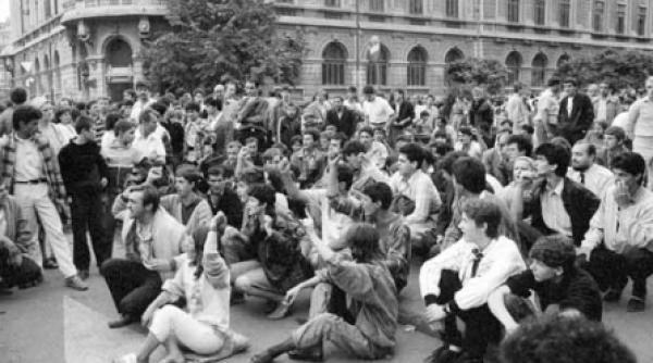 galeria rapidului a ocupat piata universitatii