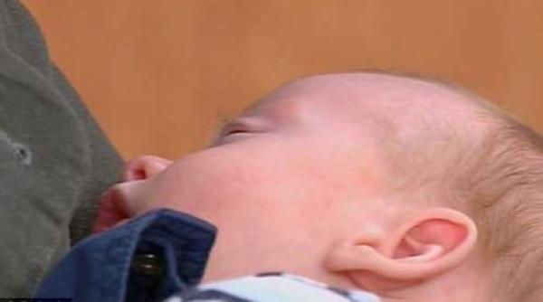 readus la viata de atingerea mamei