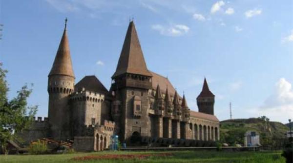 colindand castele si cetati