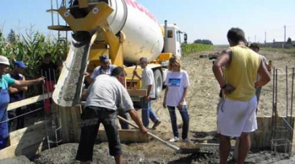 fundatia mereu aproape construieste case noi pentru sinistrati