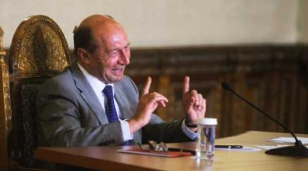 basescu cere guvernului sa stranga mai mult cureaua