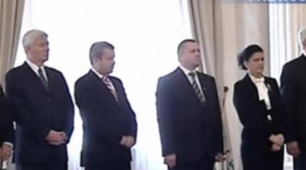 traian basescu a semnat decretele de numire in functie a noilor ministri