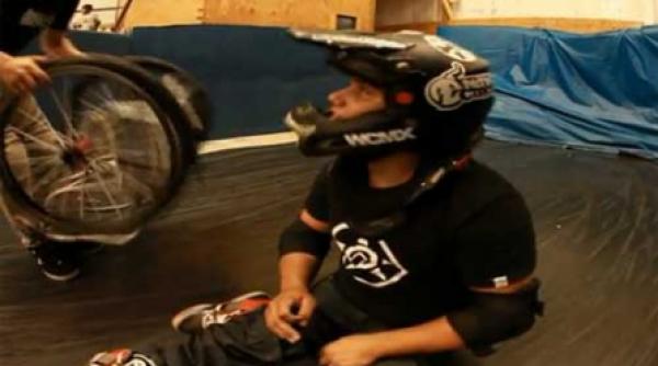 dublu flip in scaunul cu rotile