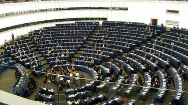 franta nu renunta la expulzarea tiganilor in ciuda presiunilor din partea pe