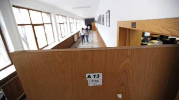 la un sfert din scoli clopotelul suna fara aviz