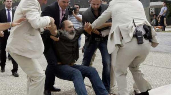 grecii au pantofi romanii inca nu