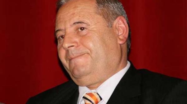 prefectul de sibiu le paseaza sotiei si copilului afacerile sale cu statul