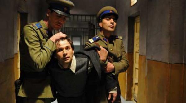 noapte alba cu manusi rosii