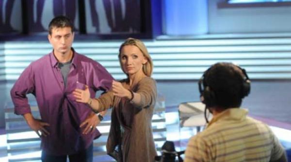 suntem acizi si autoironici