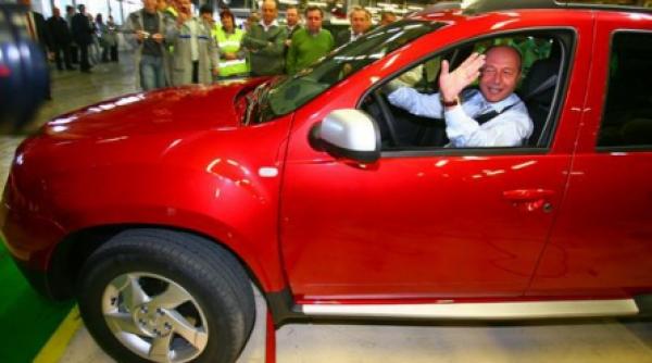 uzinele dacia dezlegate de basescu sa foloseasca culoarea rosie la duster