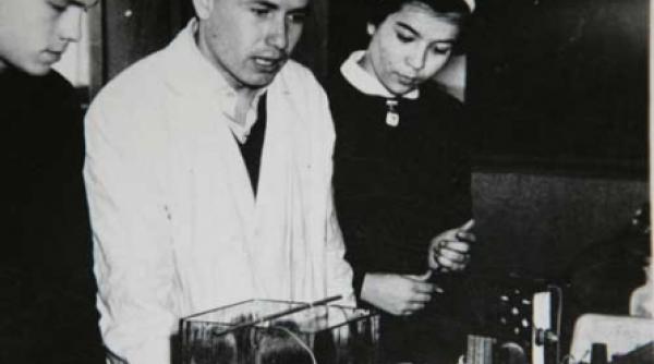 scoala a inceput fara profesori suficienti si cu manuale vechi